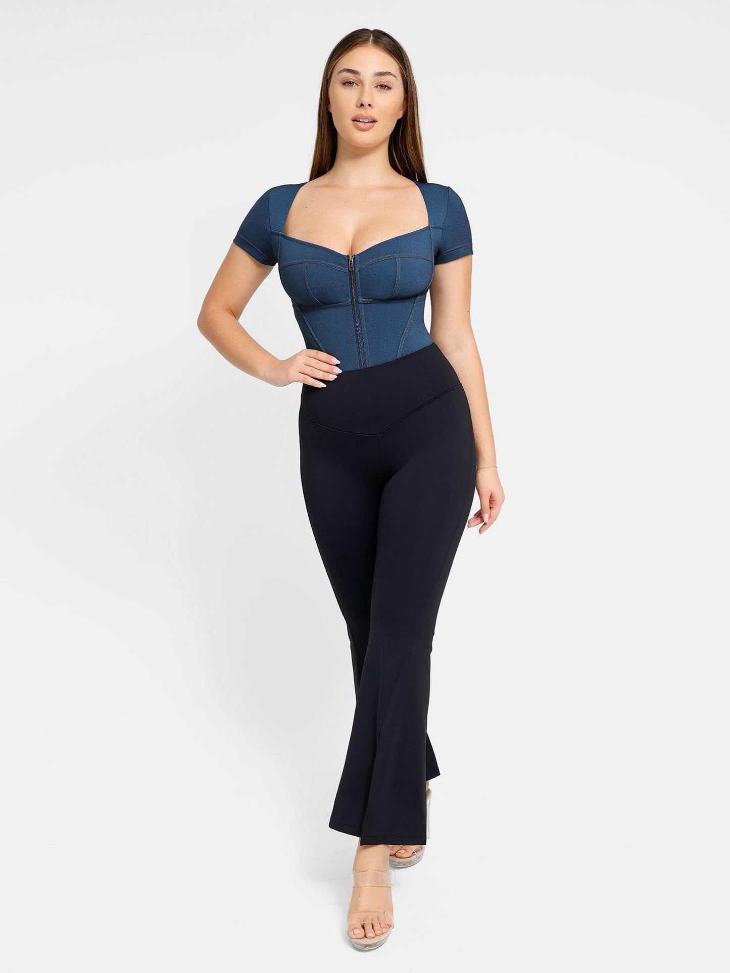 This tight-fitting denim top is the ideal piece for those looking for a modern look that also enhances their figure.