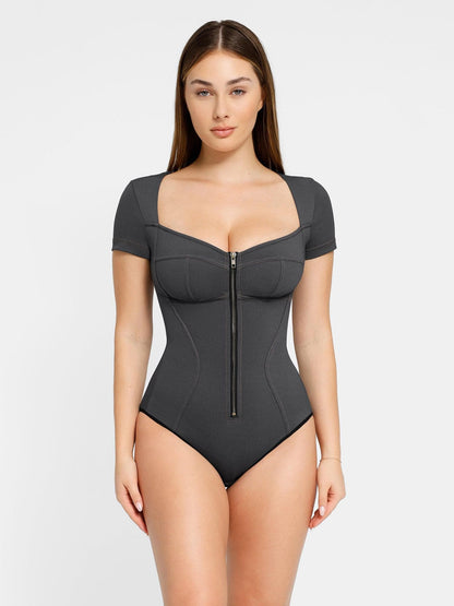 This tight-fitting denim top is the ideal piece for those looking for a modern look that also enhances their figure.