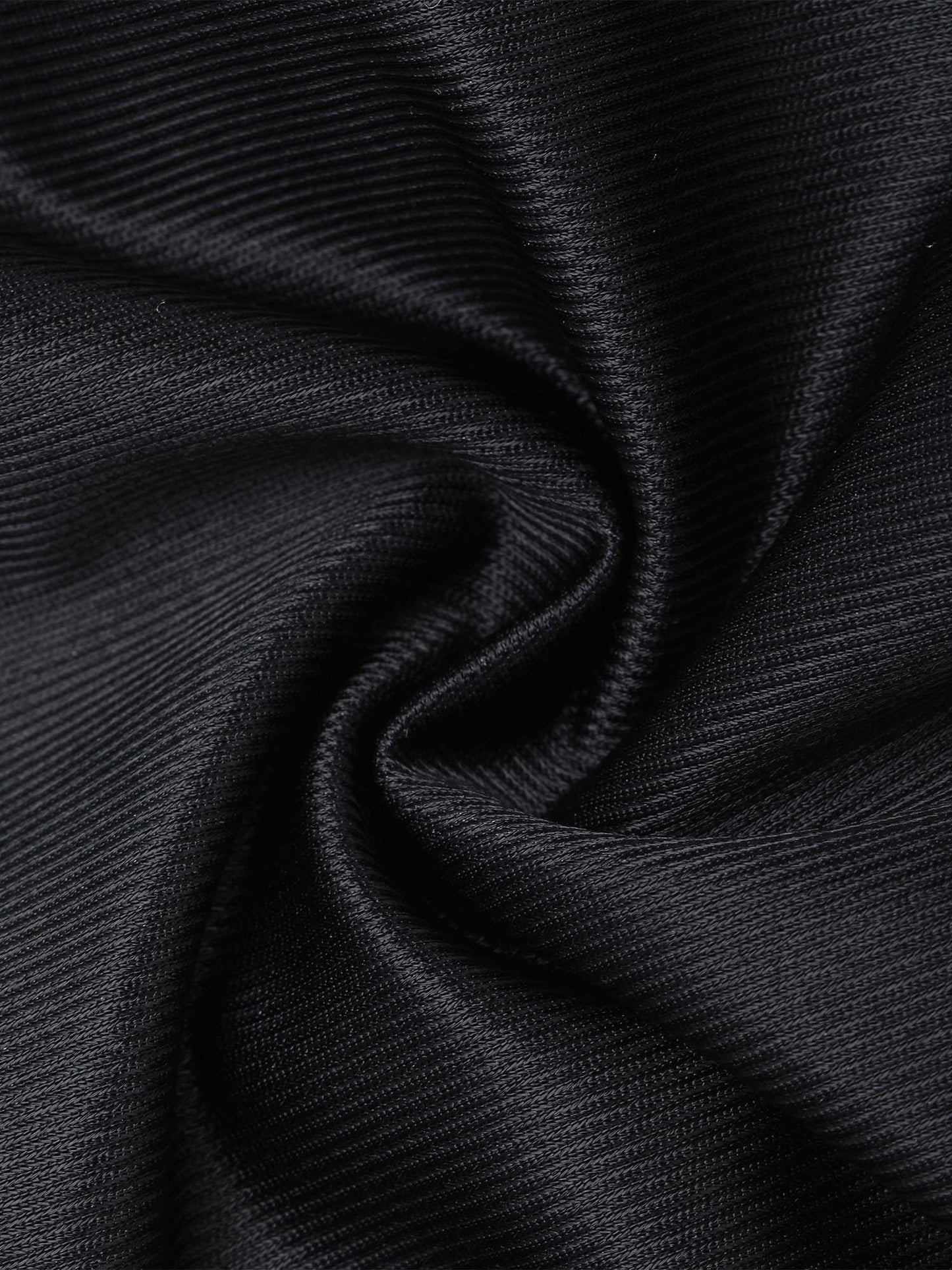 Body string ajusté et raffiné, conçu pour sculpter votre silhouette en forme de sablier.